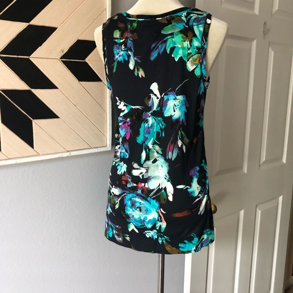 Simply Vera Tank - Picture 2 of 2